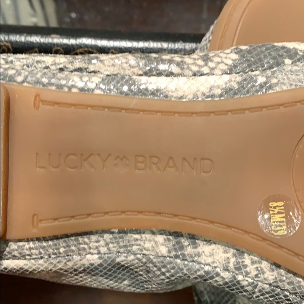 Shoes - Picture 3 of 4